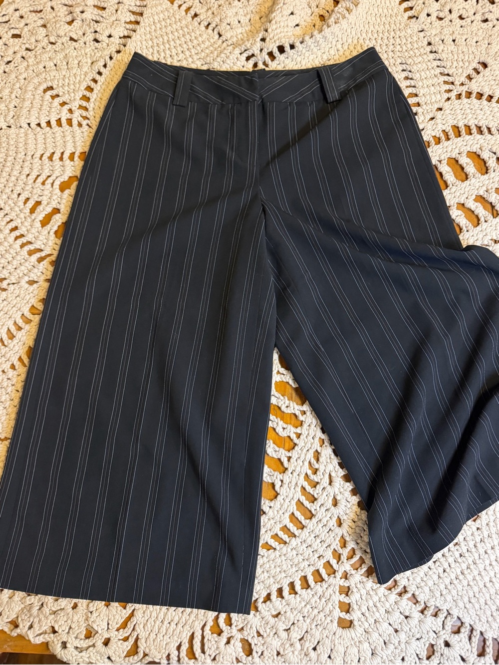90’s Worthington Stretch Black Pinstripe Wide Leg Crop Pants 4 Y2K Office gaucho